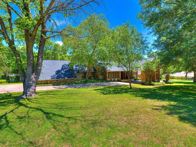 Photo 2 — 1530 S Broadway Avenue, Ada, OK 74820