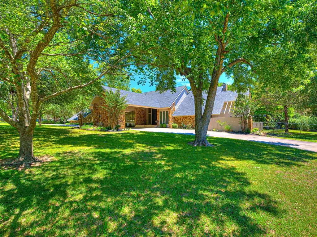 Photo 3 — 1530 S Broadway Avenue, Ada, OK 74820