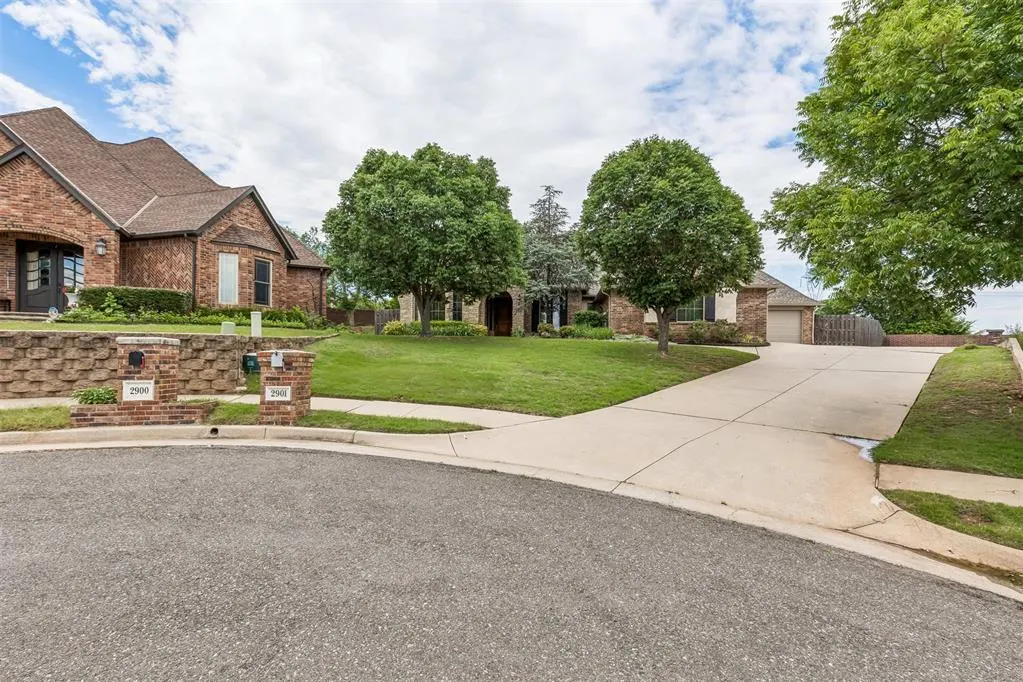 Photo 2 — 2901 Alyssum Court, Edmond, OK 73034