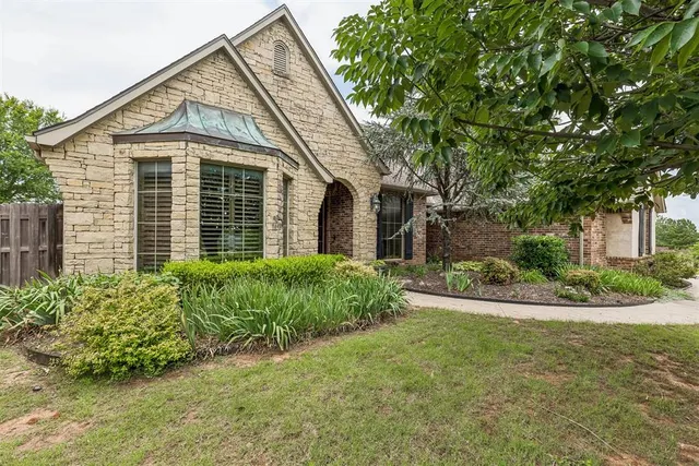Photo 3 — 2901 Alyssum Court, Edmond, OK 73034