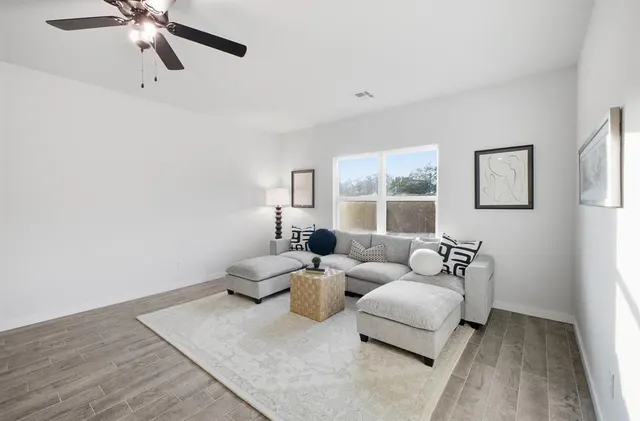Photo 5 — 1727 Elm Circle, Tuttle, OK 73089