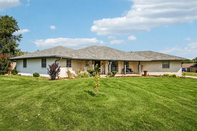 Photo 2 — 11801 Bevenshire Road, Oklahoma City, OK 73162