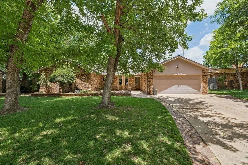 Front exterior — 1629 Exeter Court, Oklahoma City, OK 73159