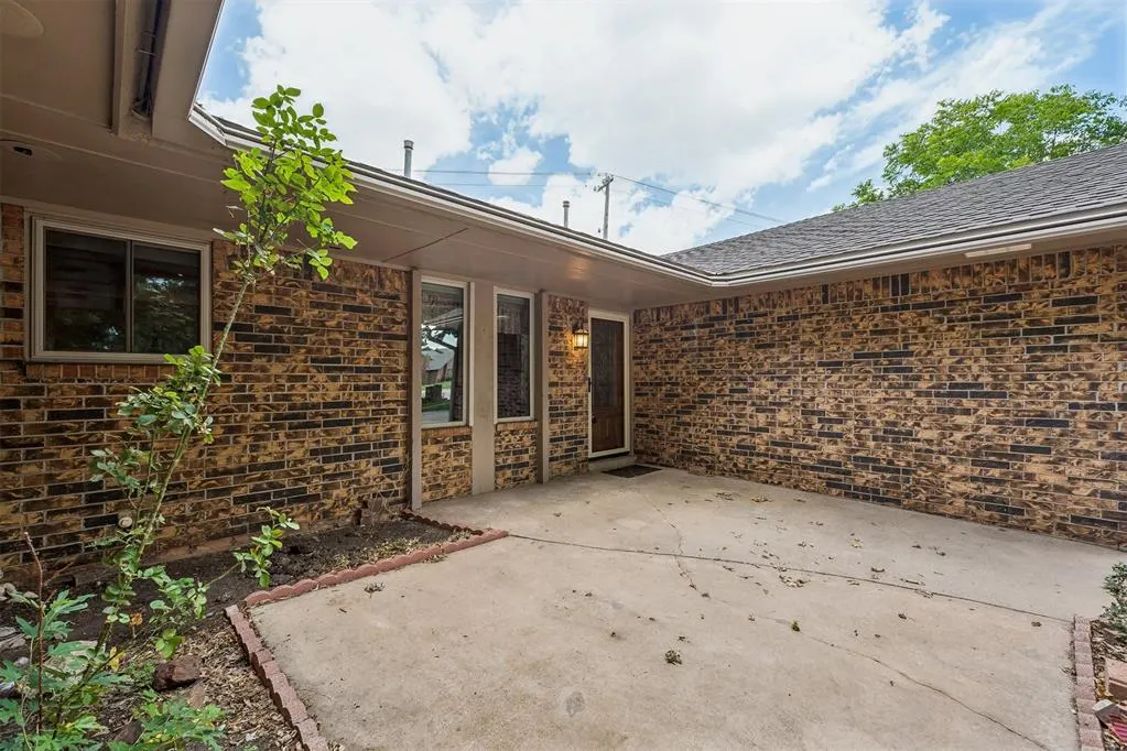 Photo 3 — 1629 Exeter Court, Oklahoma City, OK 73159