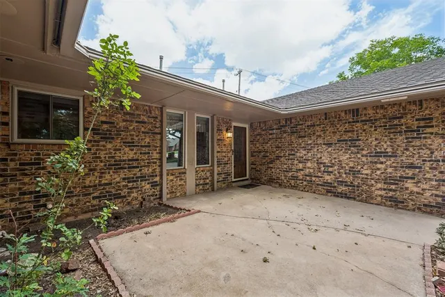 Photo 3 — 1629 Exeter Court, Oklahoma City, OK 73159