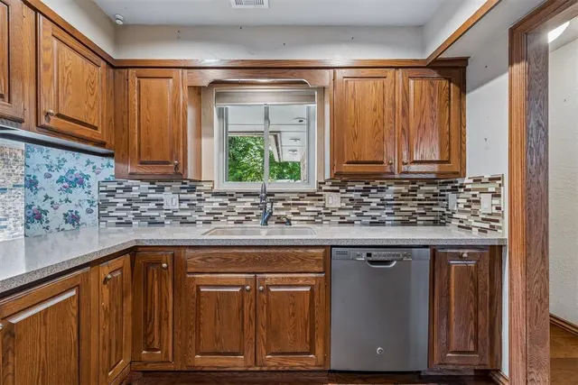 Photo 6 — 1629 Exeter Court, Oklahoma City, OK 73159