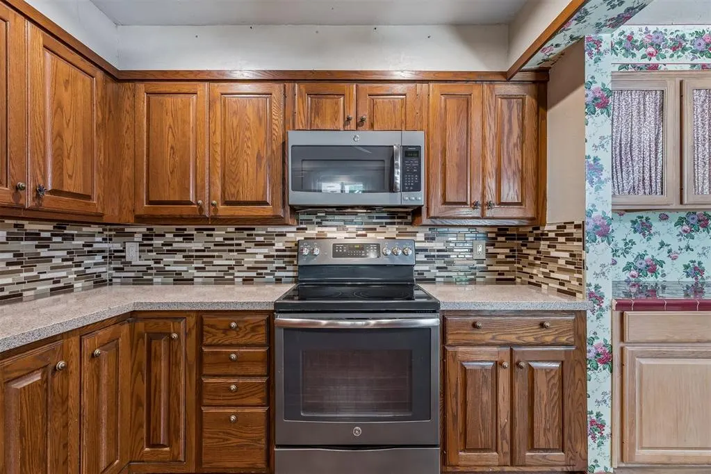 Photo 9 — 1629 Exeter Court, Oklahoma City, OK 73159