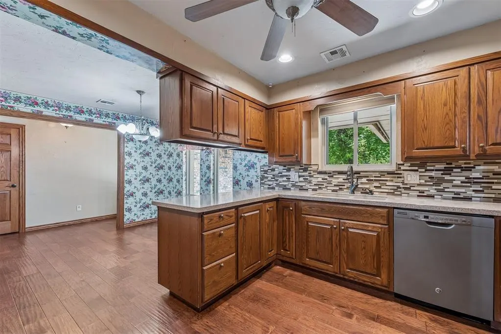 Photo 11 — 1629 Exeter Court, Oklahoma City, OK 73159