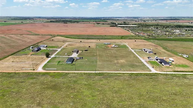 Photo 2 — 228 W Hydro Hills Road, Hydro, OK 73048