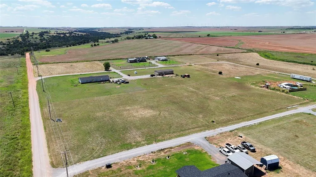 Photo 3 — 228 W Hydro Hills Road, Hydro, OK 73048