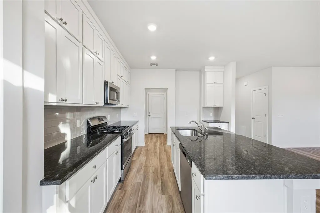 Photo 11 — 1723 Elm Circle, Tuttle, OK 73089