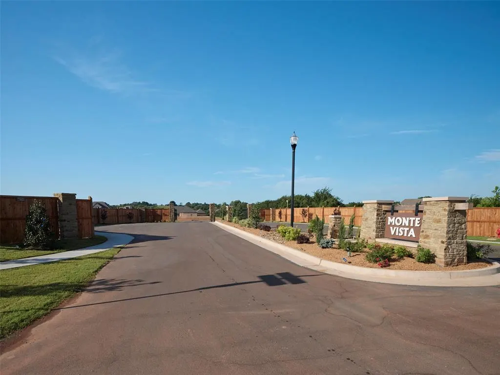 Photo 2 — 3310 Sunset Ridge Drive, Norman, OK 73071