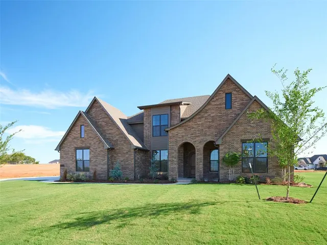 Front exterior — 1808 Maplewood Lane, Norman, OK 73071