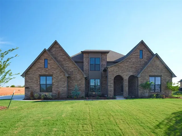 Photo 3 — 1808 Maplewood Lane, Norman, OK 73071