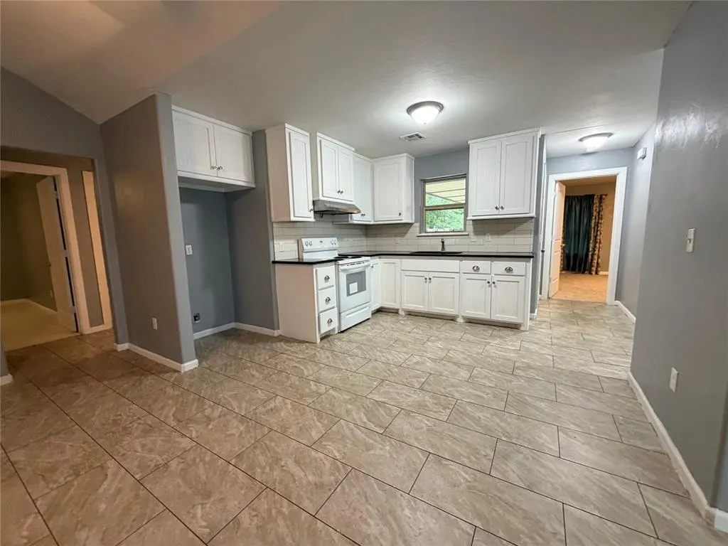 Photo 8 — 112 SW 39th Street, Oklahoma City, OK 73109