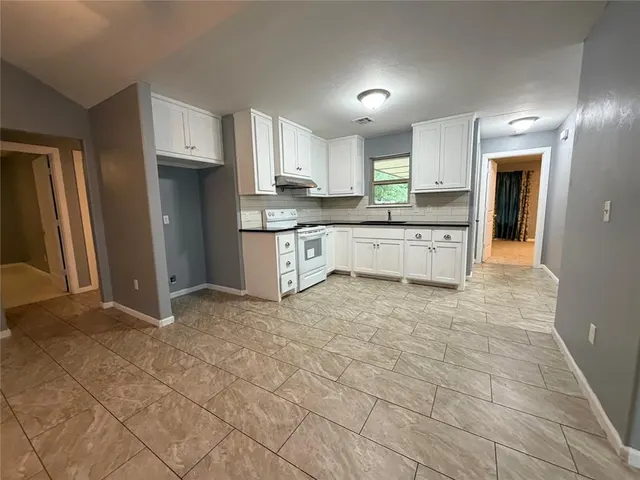 Photo 8 — 112 SW 39th Street, Oklahoma City, OK 73109