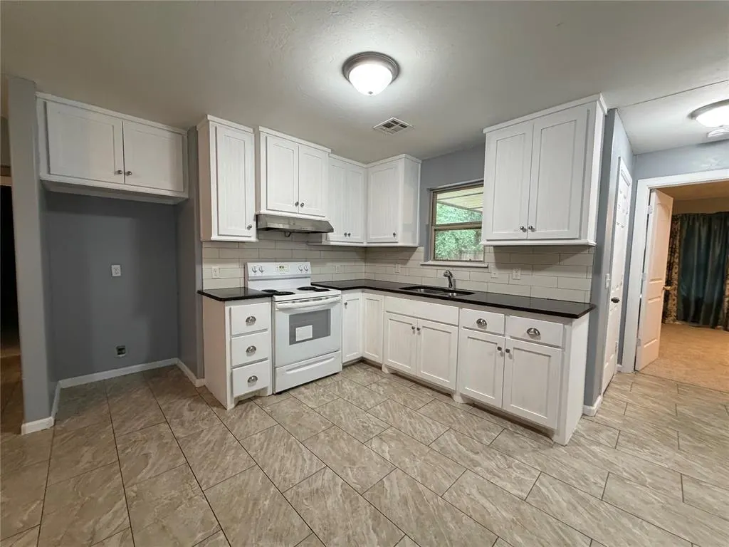 Photo 11 — 112 SW 39th Street, Oklahoma City, OK 73109