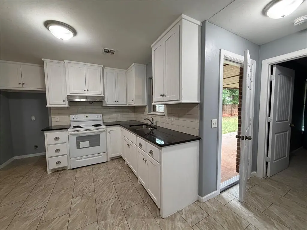 Photo 12 — 112 SW 39th Street, Oklahoma City, OK 73109