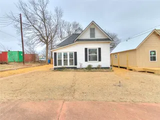Sold home at 219 W 9th Street