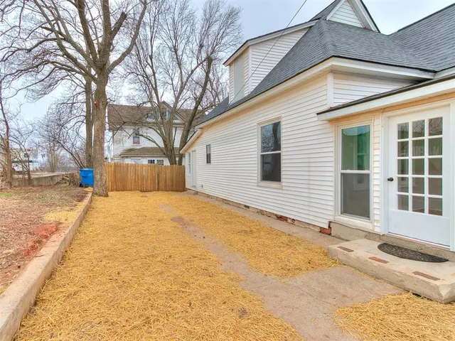 Photo 2 — 219 W 9th Street, Chandler, OK 74834