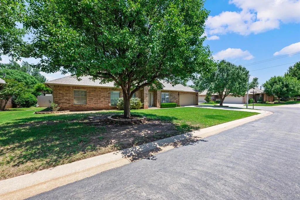 Front exterior — 15800 Napa Ridge, Edmond, OK 73013