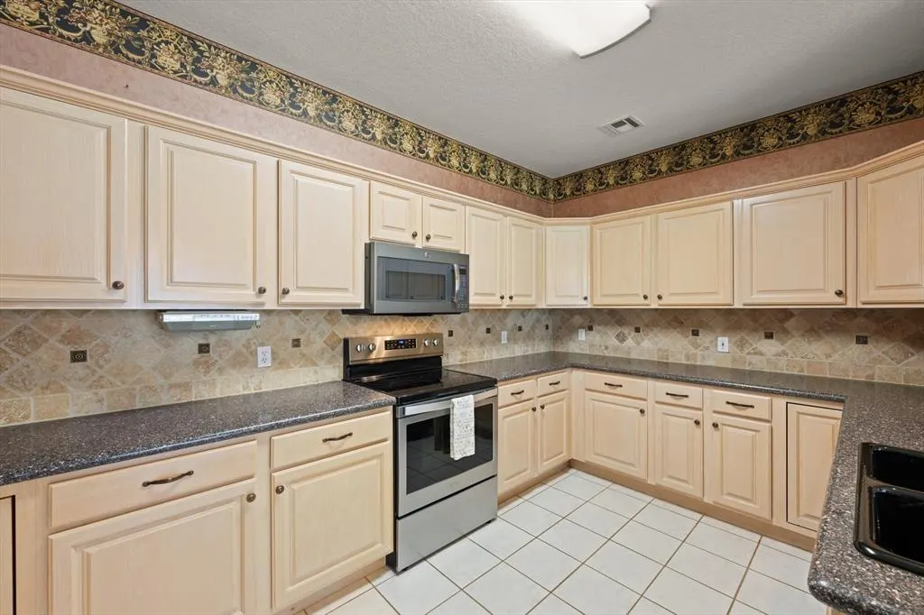 Photo 13 — 15800 Napa Ridge, Edmond, OK 73013