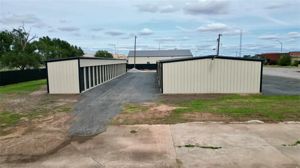 Photo 3 — 121 Mitchell Street, Altus, OK 73521