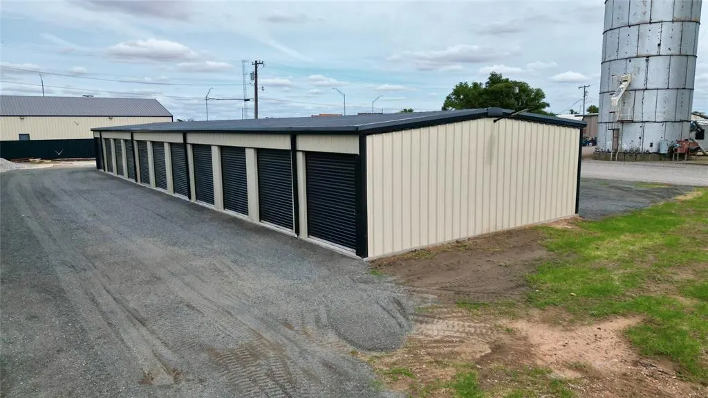 Photo 4 — 121 Mitchell Street, Altus, OK 73521