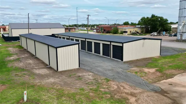 Photo 7 — 121 Mitchell Street, Altus, OK 73521