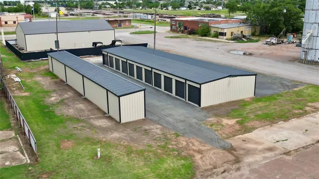 Photo 8 — 121 Mitchell Street, Altus, OK 73521