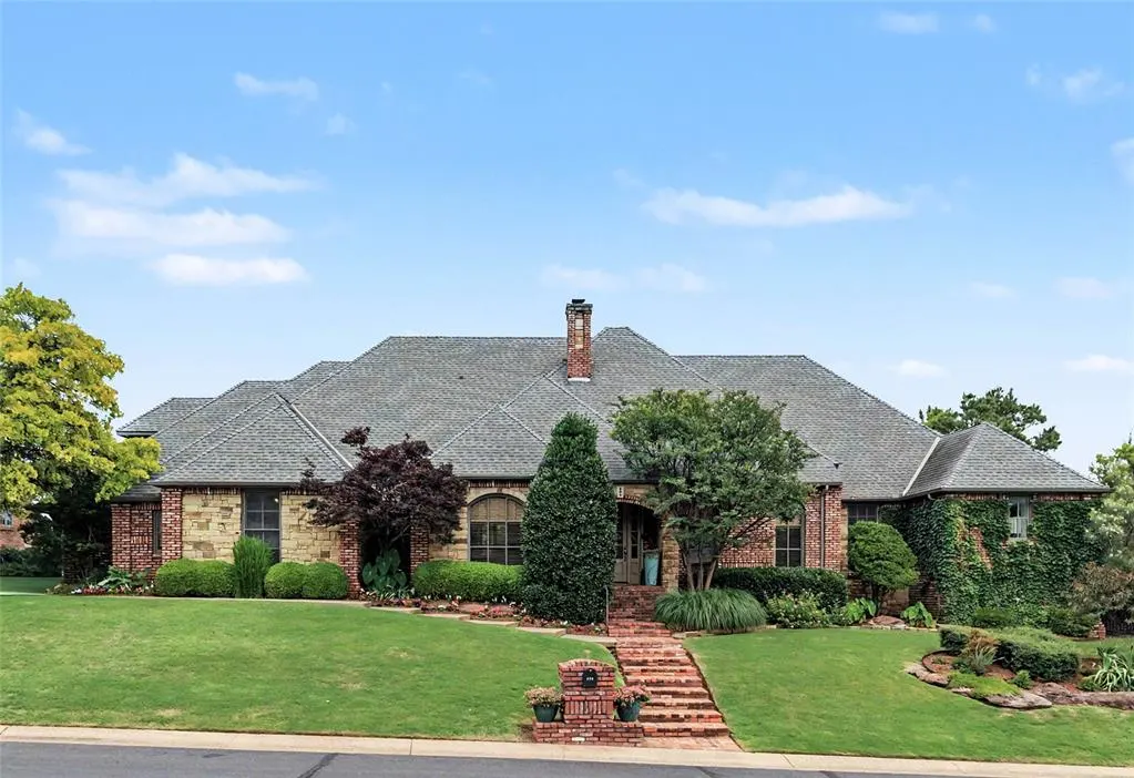 Front exterior — 800 Shadow Wood Drive, Edmond, OK 73034