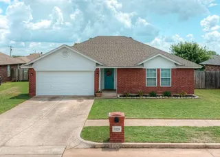 Sold home at 1928 Parkside Drive