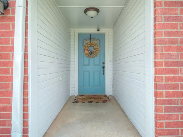 Photo 3 — 1928 Parkside Drive, Moore, OK 73160