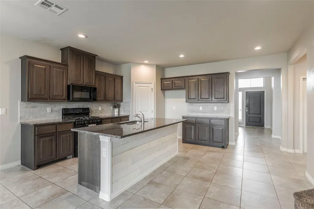 Photo 11 — 10309 NW 25th Street, Yukon, OK 73099