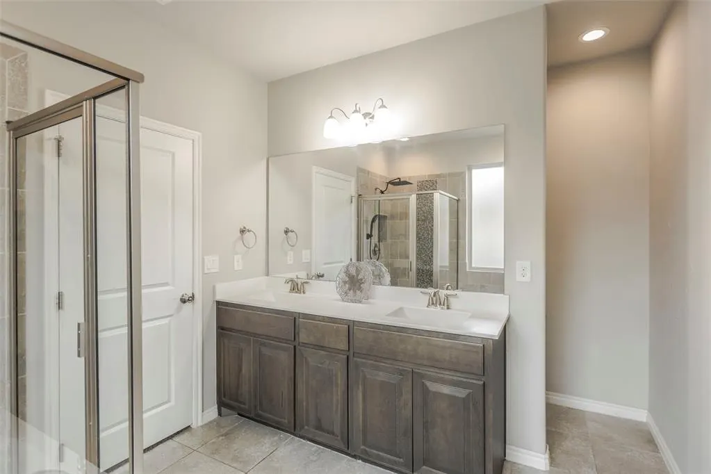 Photo 18 — 10309 NW 25th Street, Yukon, OK 73099