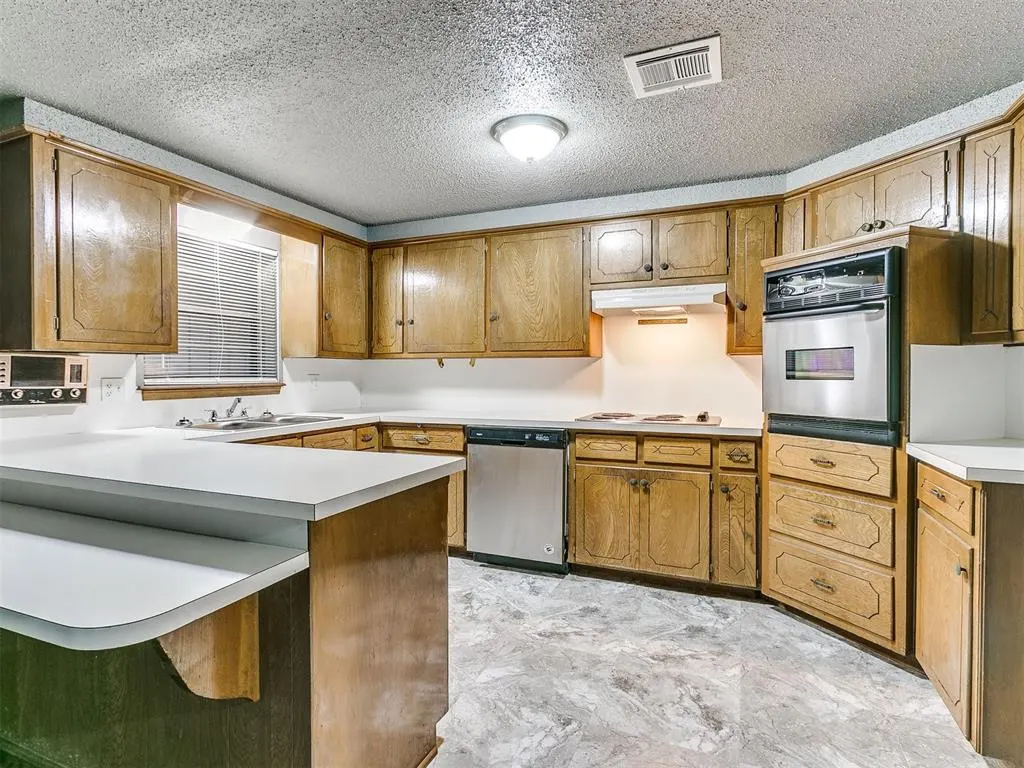 Front exterior — 319 NW 81st Street, Oklahoma City, OK 73114