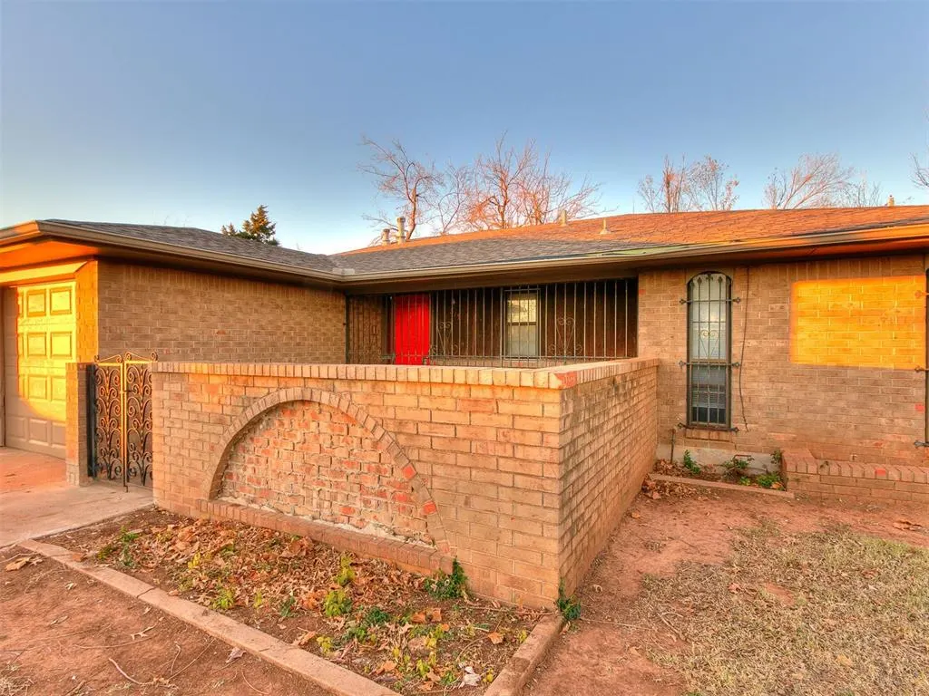 Photo 2 — 319 NW 81st Street, Oklahoma City, OK 73114