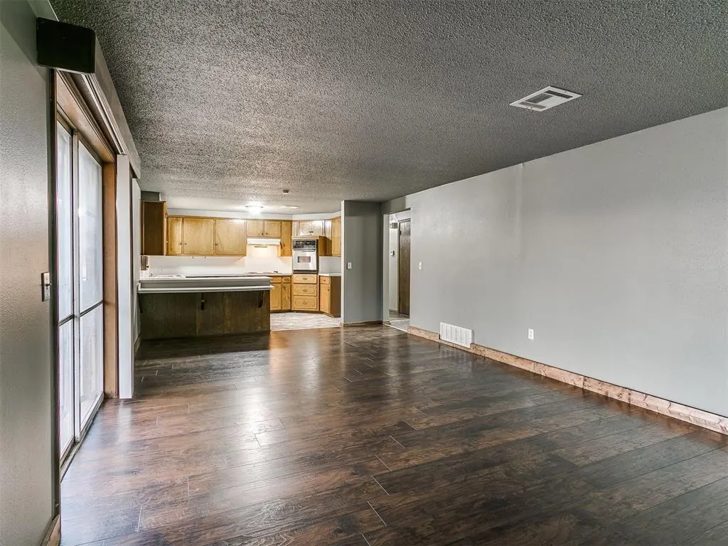 Photo 8 — 319 NW 81st Street, Oklahoma City, OK 73114