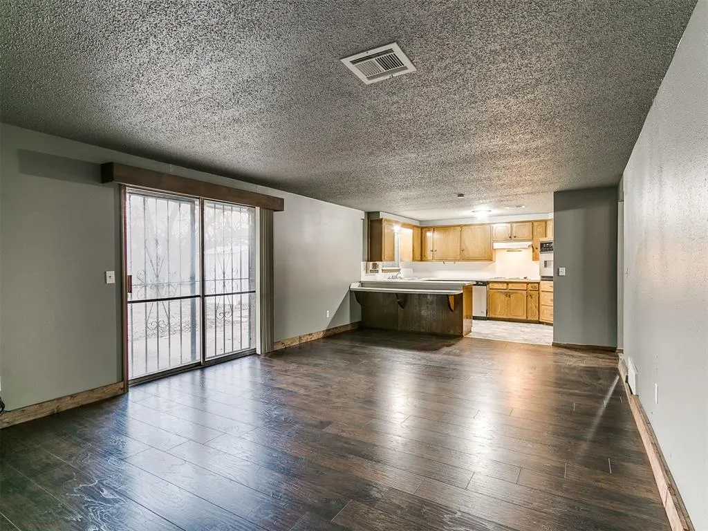 Photo 9 — 319 NW 81st Street, Oklahoma City, OK 73114