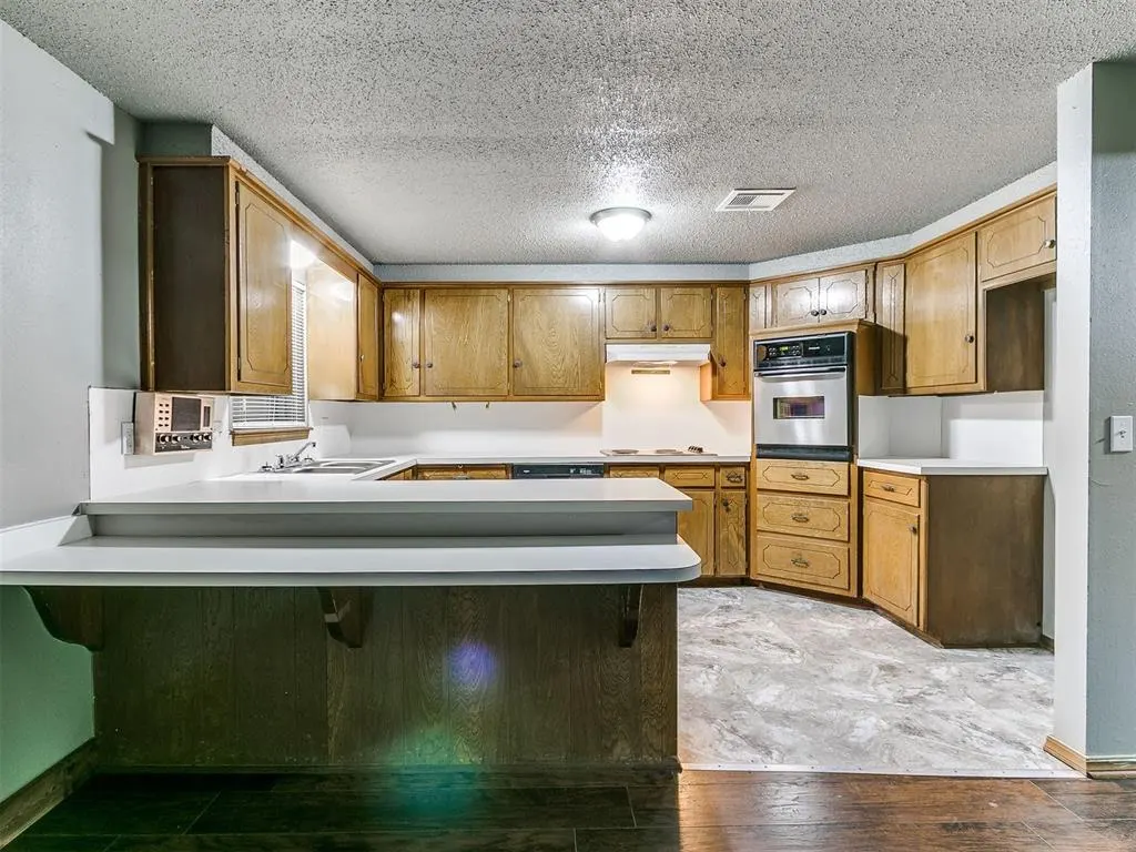 Photo 11 — 319 NW 81st Street, Oklahoma City, OK 73114