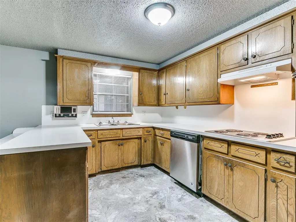 Photo 12 — 319 NW 81st Street, Oklahoma City, OK 73114