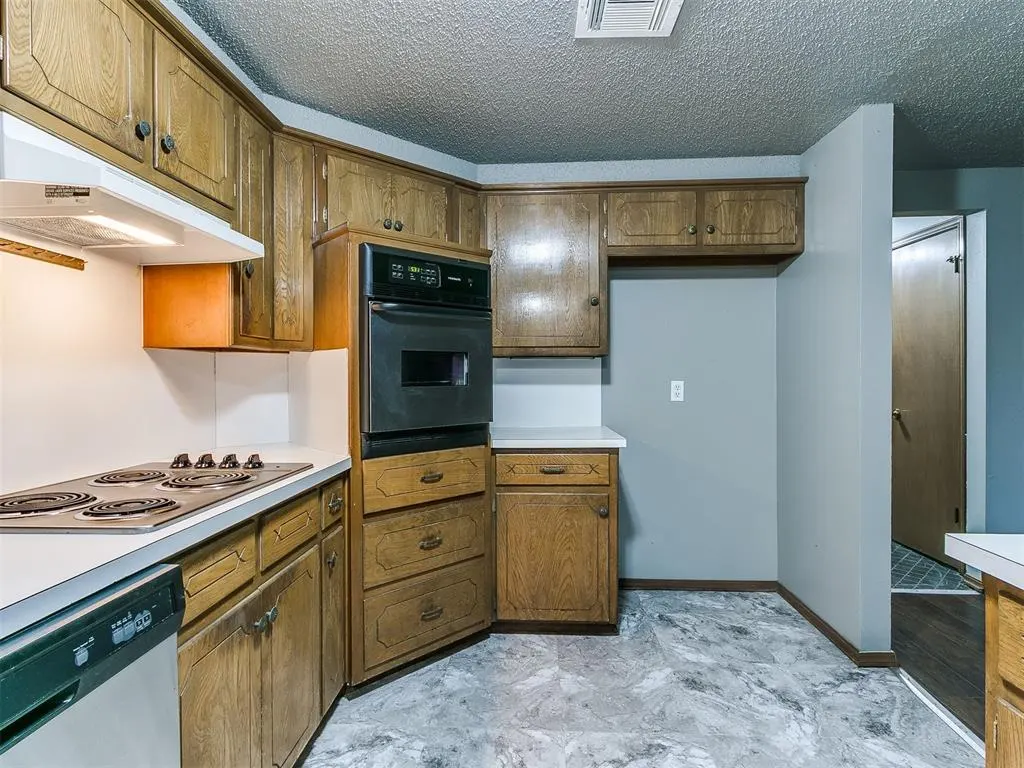 Photo 16 — 319 NW 81st Street, Oklahoma City, OK 73114