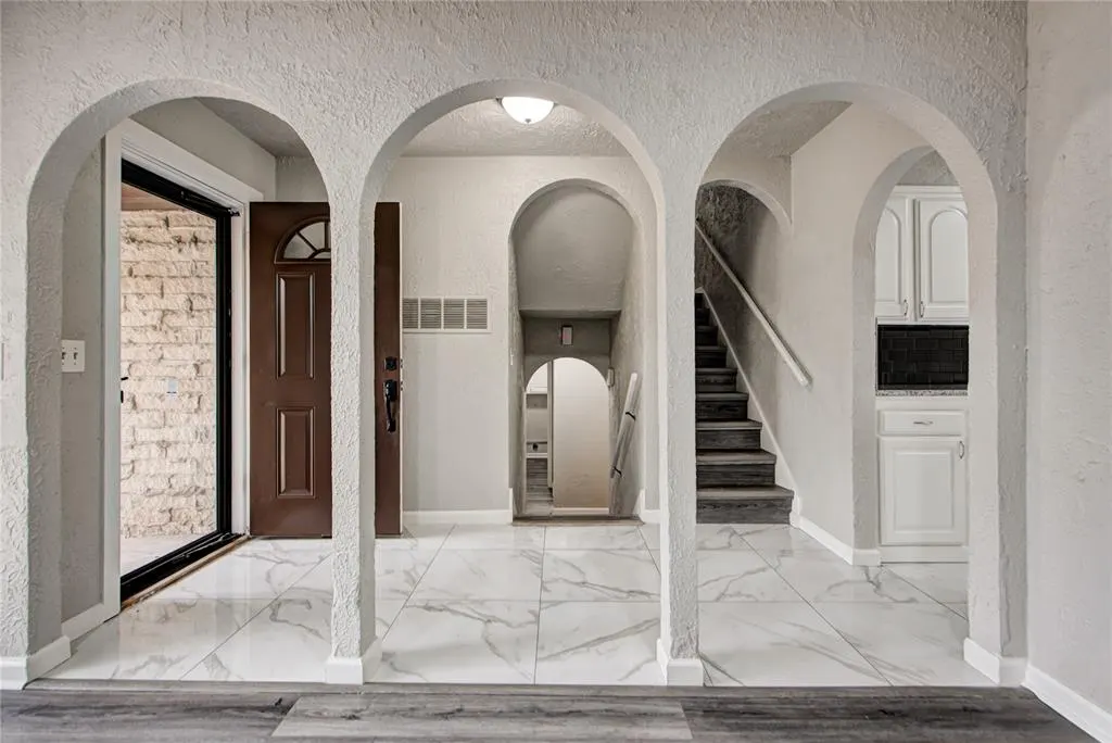 Photo 5 — 8009 Golden Oaks Road, Oklahoma City, OK 73127