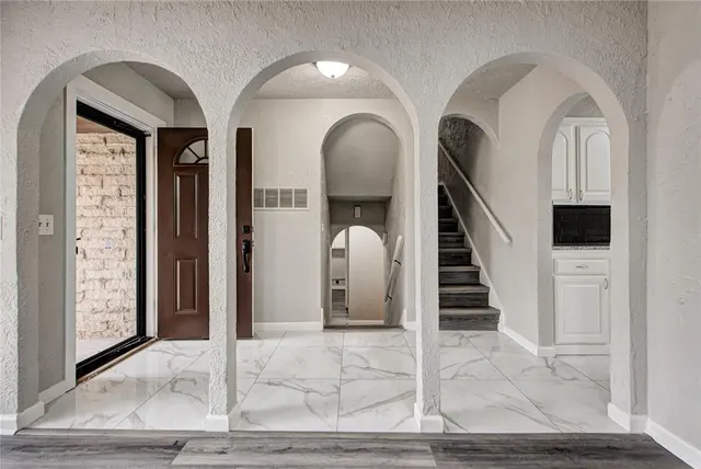 Photo 5 — 8009 Golden Oaks Road, Oklahoma City, OK 73127