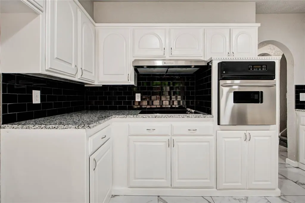 Photo 11 — 8009 Golden Oaks Road, Oklahoma City, OK 73127