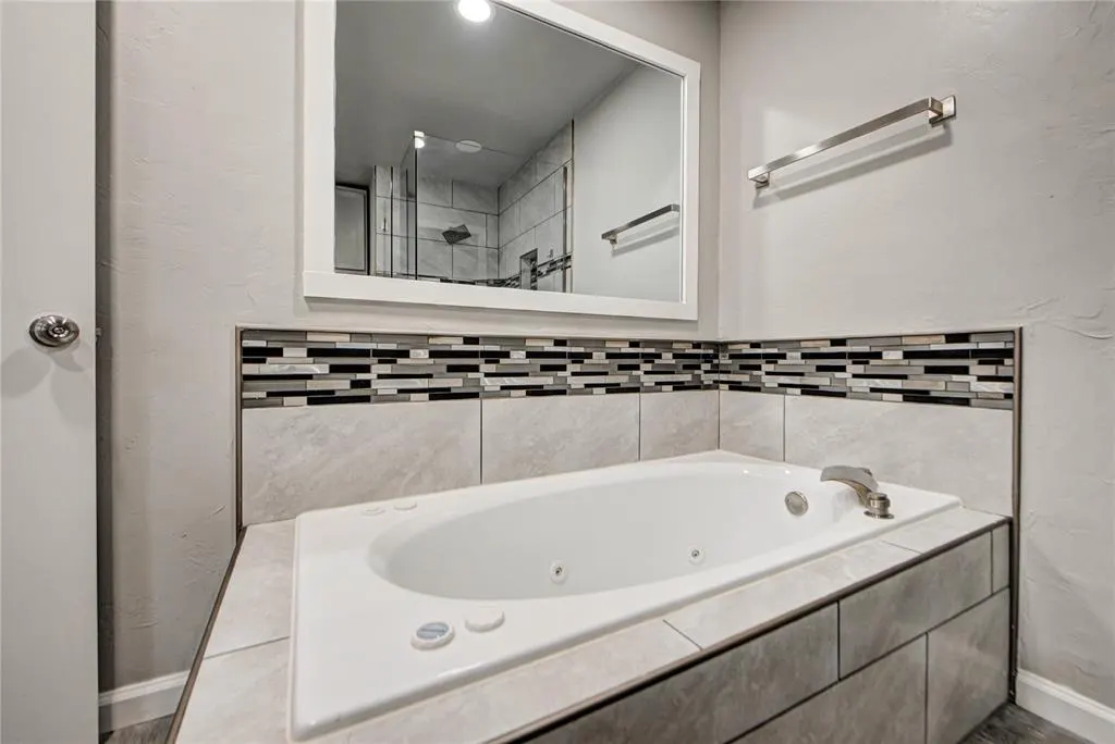 Photo 19 — 8009 Golden Oaks Road, Oklahoma City, OK 73127