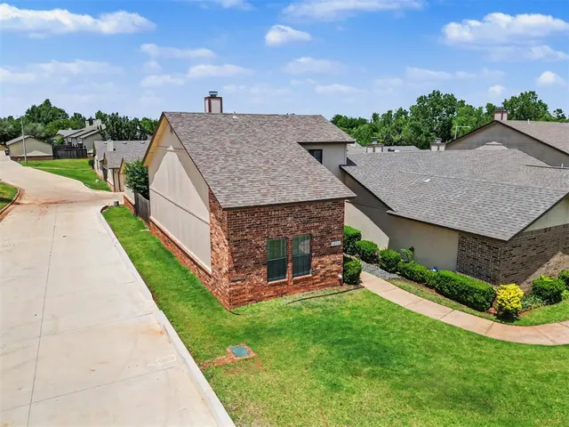 Photo 2 — 13711 E Crossing Way, Edmond, OK 73013