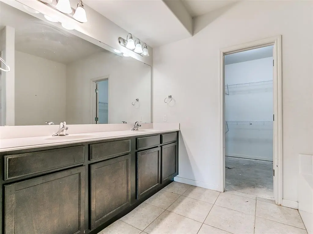 Photo 19 — 10812 SW 33rd, Yukon, OK 73099