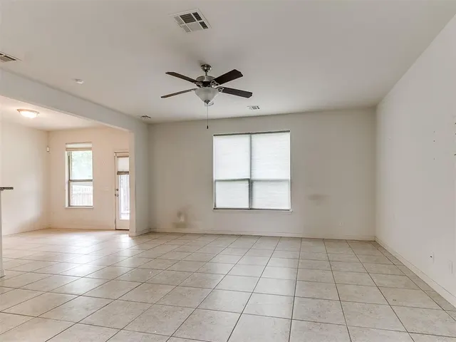 Photo 6 — 10812 SW 33rd, Yukon, OK 73099