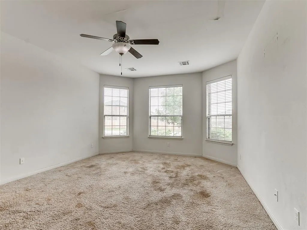 Photo 17 — 10812 SW 33rd, Yukon, OK 73099